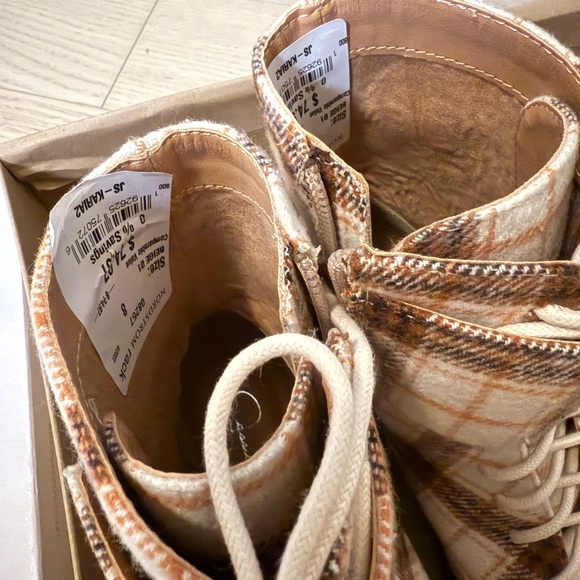 Size 8 Jessica Simpson checked pattern boots - Picture 7 of 8